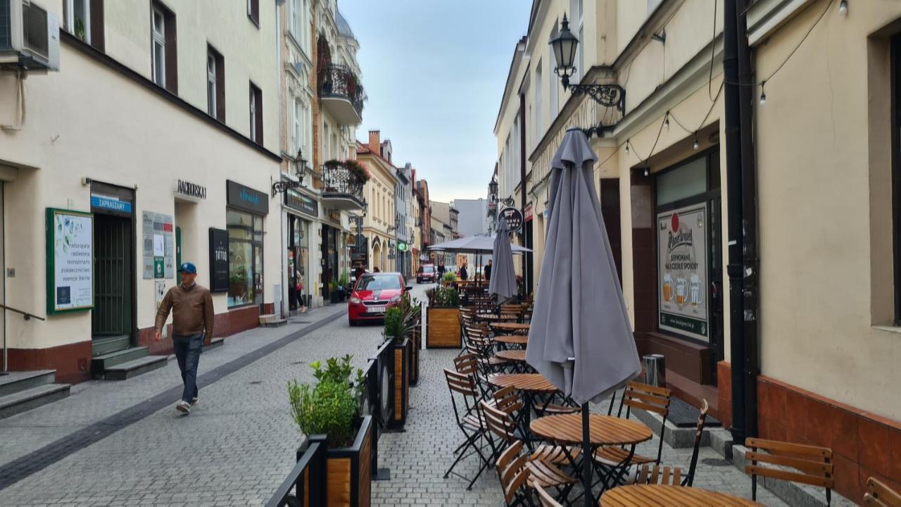 Raciborska Royal Apartment - Miejsce Parkingowe Na Parkingu Strzezonym Гливице Экстерьер фото