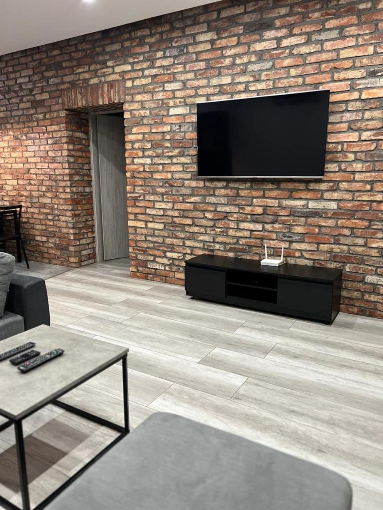 Raciborska Royal Apartment - Miejsce Parkingowe Na Parkingu Strzezonym Гливице Экстерьер фото